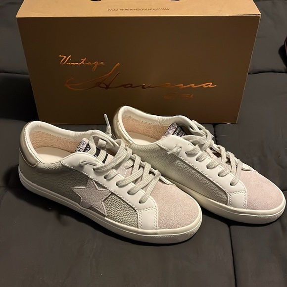 Vintage Havana Shoes - Women’s Vintage Havana sneakers SIZE 6